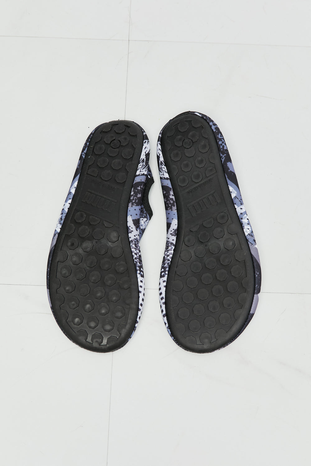 MMshoes On The Shore Water Shoes in Black Pattern